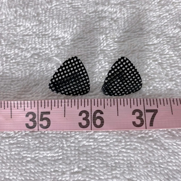 Vintage Black Coated  Metal Mesh Triangle Clip On Earrings - Picture 8 of 8